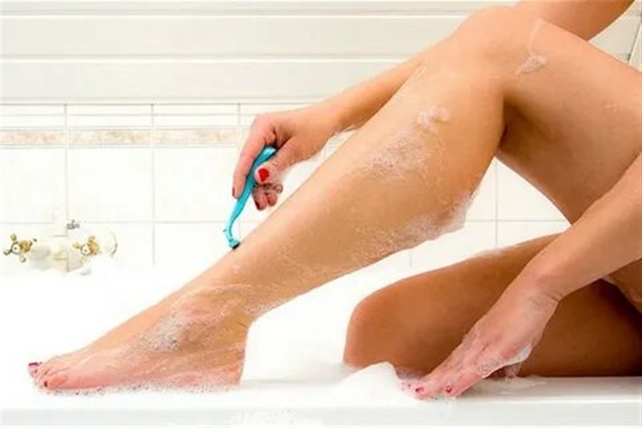 Как правильно брить ноги.