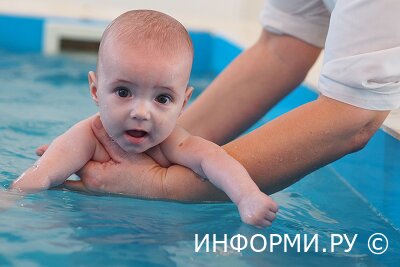 Почему так важно заниматься грудничковым плаванием?