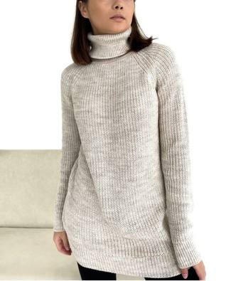 Тугая резинка и немодный декор: 5 грубых ошибок при выборе свитера, которые допускают все