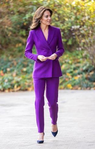 Попробуйте этот лайфхак: модный секрет Кейт Миддлтон, как сделать скучный офисный костюм интереснее