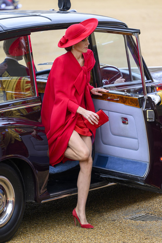 Роковые женщины: как королевские особы носят красный цвет — 15 стильных примеров, которые вас вдохновят