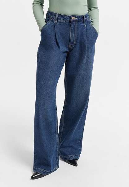 Самые модные джинсы на весну и лето 2024: полный гид по трендам