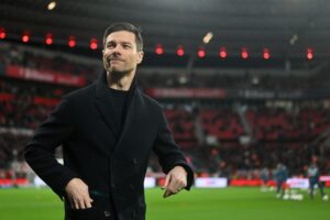 Спортдир «Байера»: «Я остаюсь спокойным по поводу будущего Алонсо в клубе»