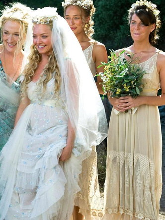 Вошли в историю: культовые платья подружек невесты из кино, о которых мечтали все