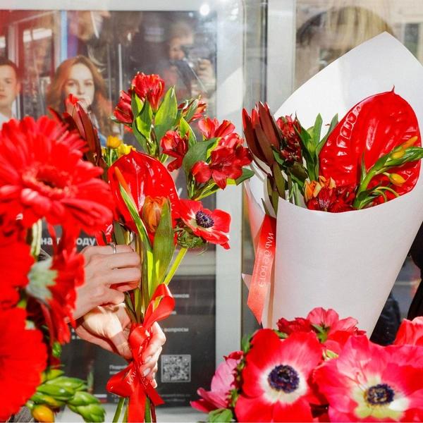 Шикарное белье и фитбоксинг: чем порадовать любимых женщин на 8 марта