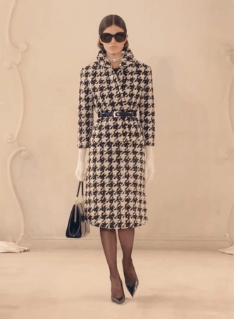 Десять лет за десять минут: как прошел прощальный показ Демны в Balenciaga