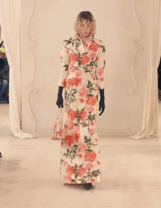 Десять лет за десять минут: как прошел прощальный показ Демны в Balenciaga