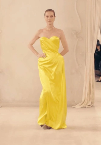Десять лет за десять минут: как прошел прощальный показ Демны в Balenciaga