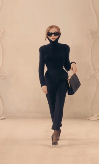 Десять лет за десять минут: как прошел прощальный показ Демны в Balenciaga