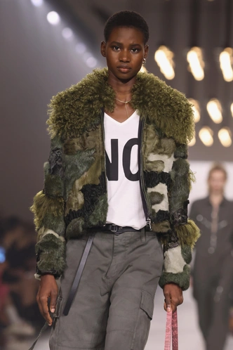 Командная работа как манифест: дебютный показ Fendi Марии Грации Кьюри