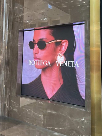 Что мы знаем про Бхавиту Мандаву — новую Chanel girl и музу Матье Блази