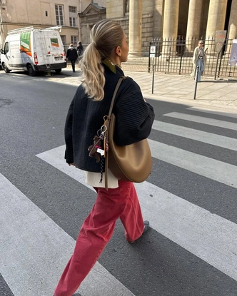 Цветные джинсы — главный апдейт гардероба этой весны