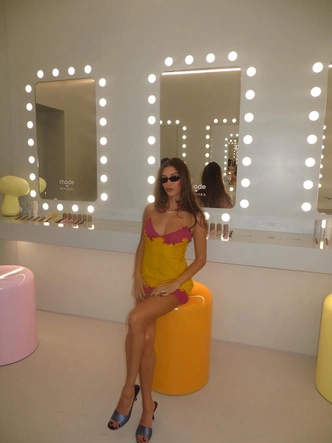 Как Хейли Бибер переосмысливает архивы Dior, YSL и Gucci